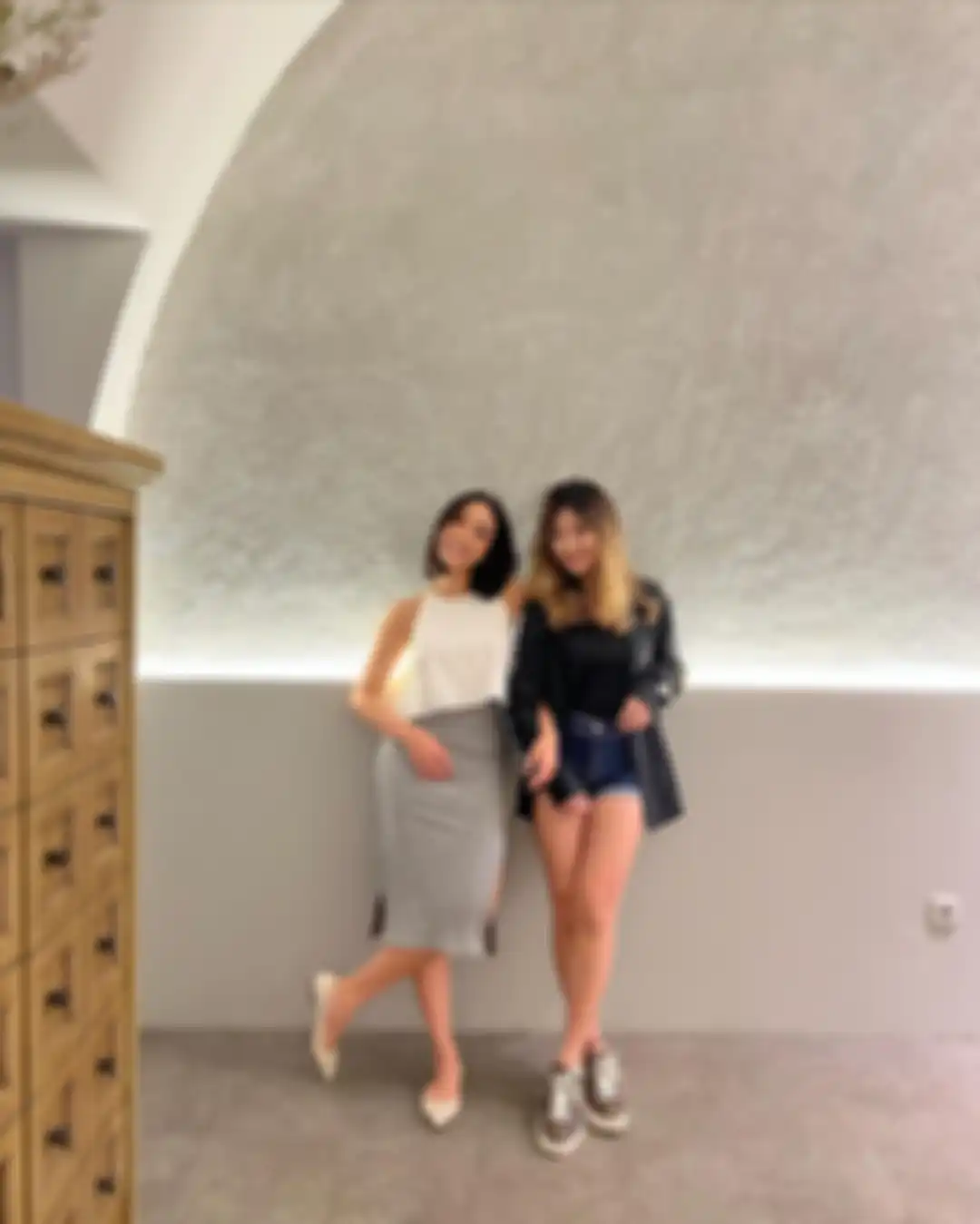 Gisel dibikin kesal melihat sikap cowok kafe. Shannon Wong sudah bikin cowok berebut minta foto bareng. 