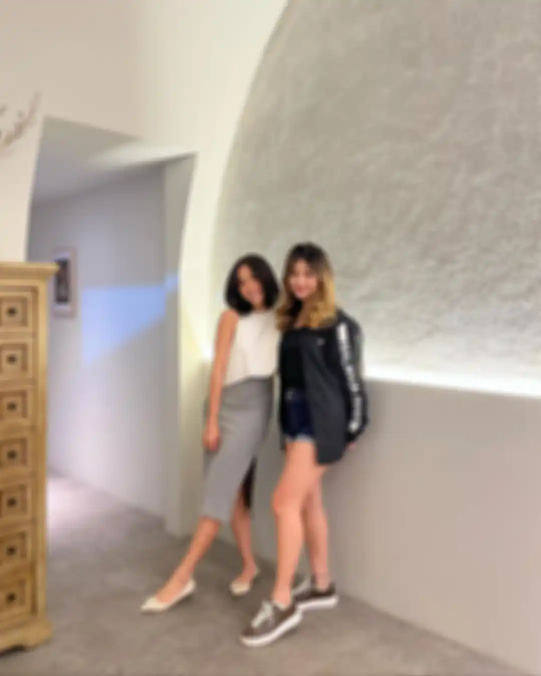 Gisel dibikin kesal melihat sikap cowok kafe. Shannon Wong sudah bikin cowok berebut minta foto bareng. 