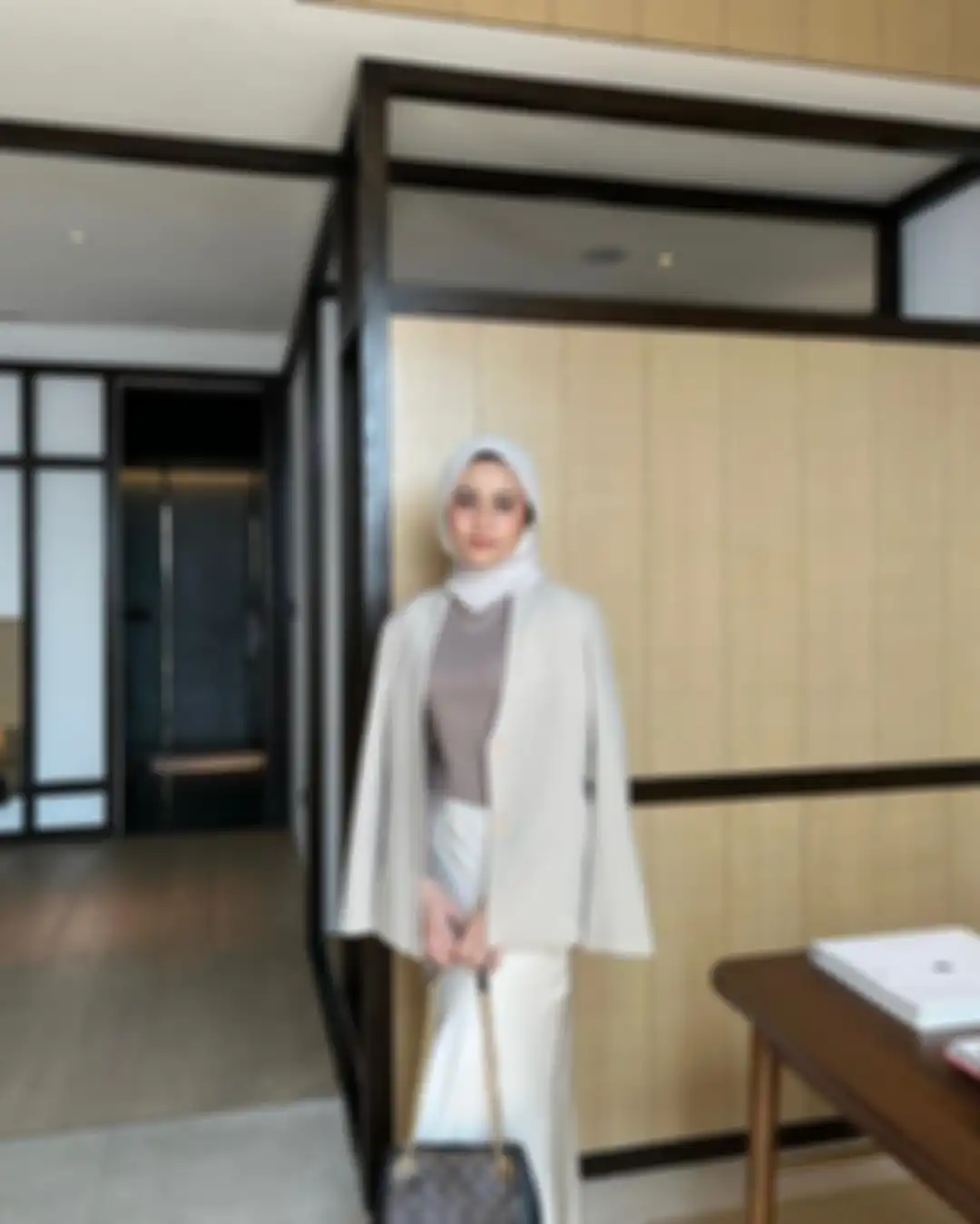 Gaya hijab formal ala lady boss selebgram Tasnim Shah