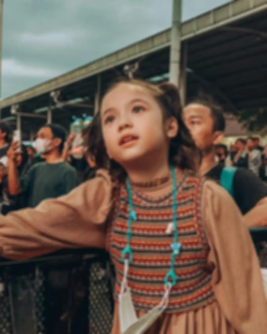 Inilah 4 foto Gempi pertama kali nonton festival musik. Gisel ngakak anaknya salting minta Ardhito Pramono jemput di rumah.