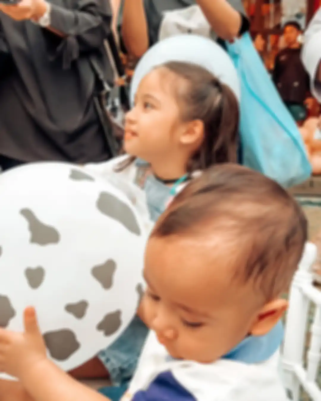 Melihat foto Rayyanza Malik Ahmad meminta makanan Gempi, netizen titip pesan begini ke Gisella Anastasia.