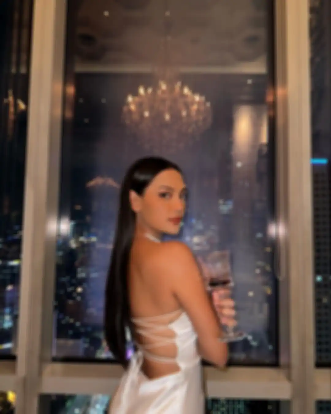 Penampilan seksi Erika Carlina rayakan momen Natal 