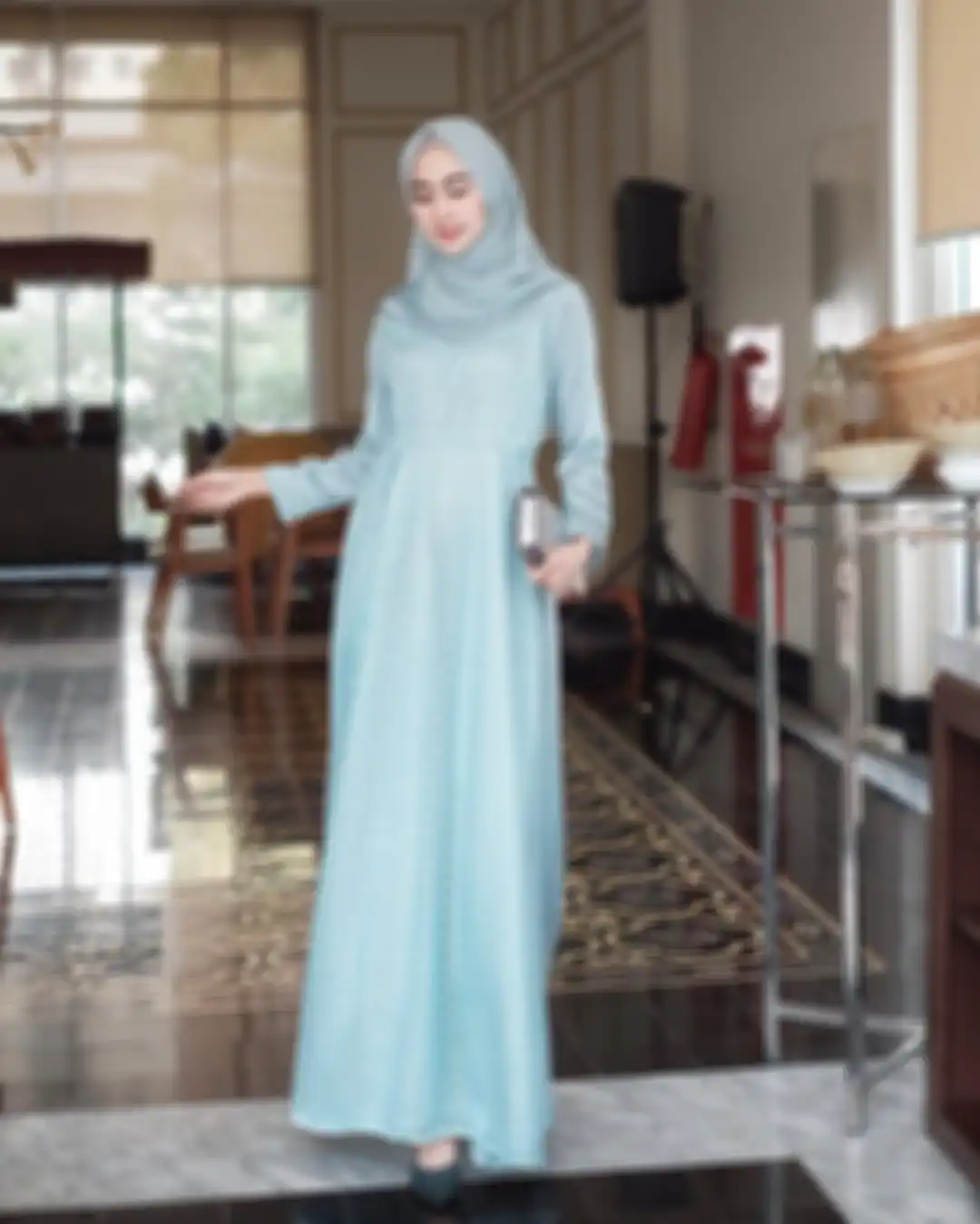 Outfit dress hijab kondangan warna hijau aqua dari Sitti Ashari