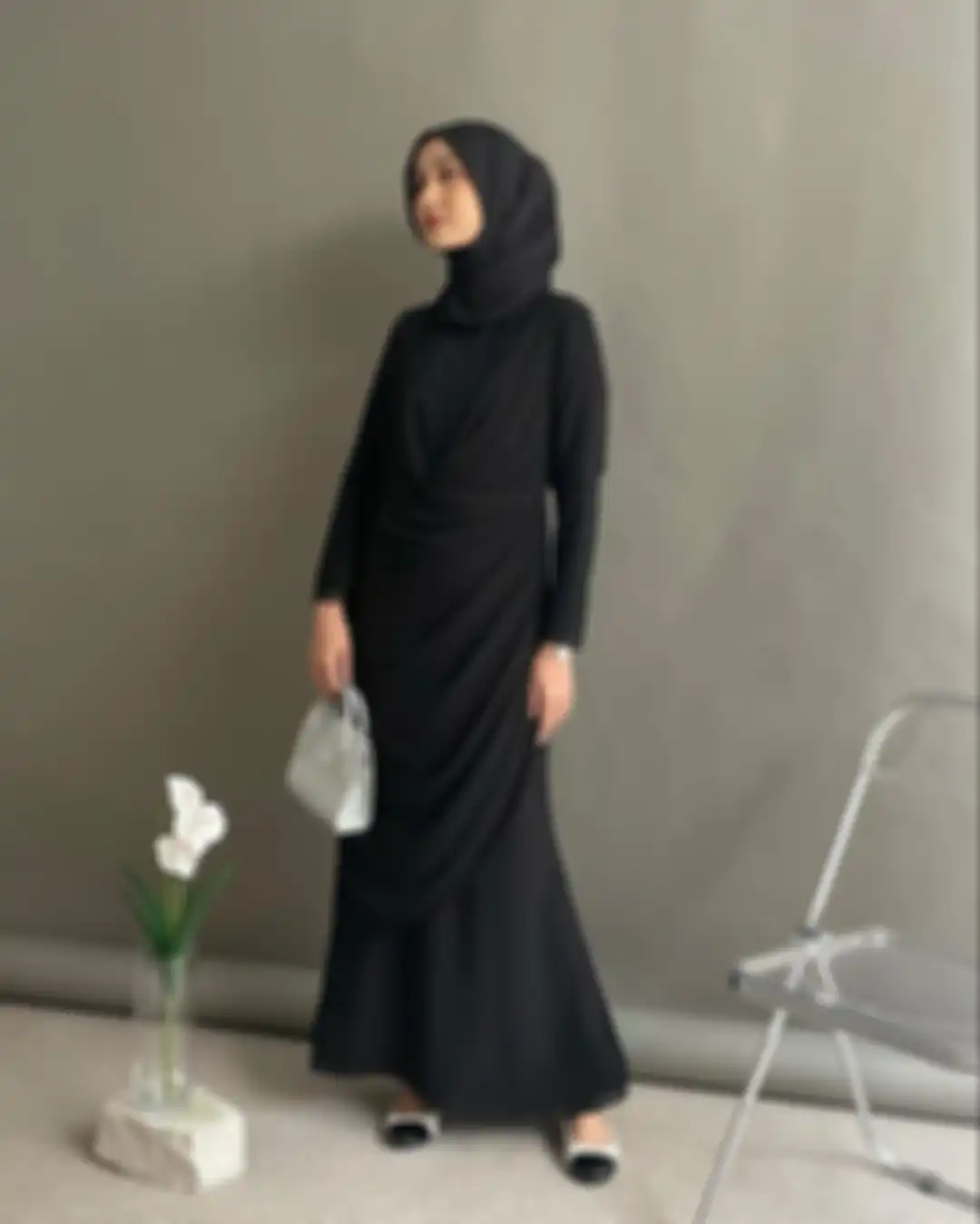 Outfit hitam cewek mamba hijab ala Inas Rana
