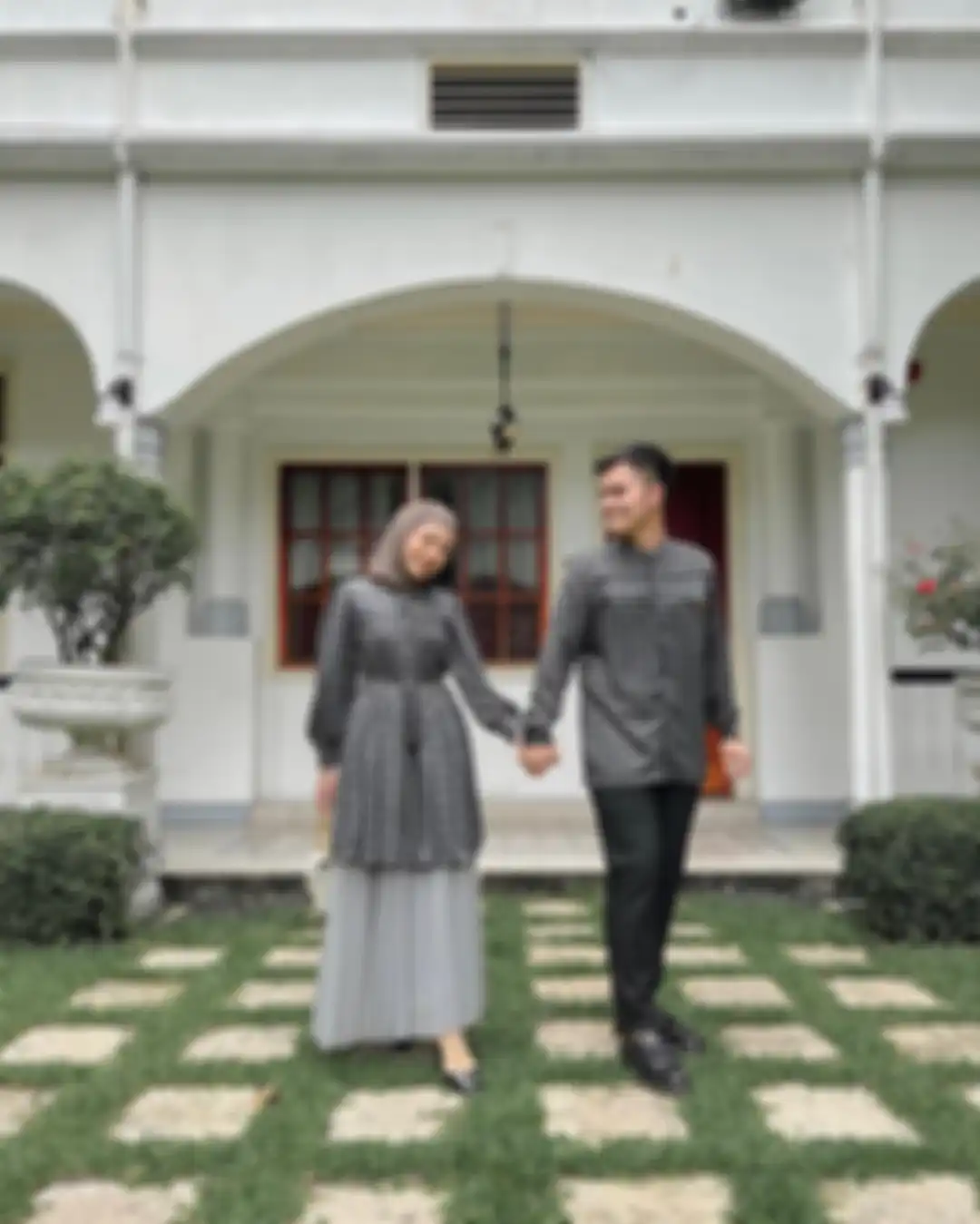 Outfit couple santun untuk beragam acara