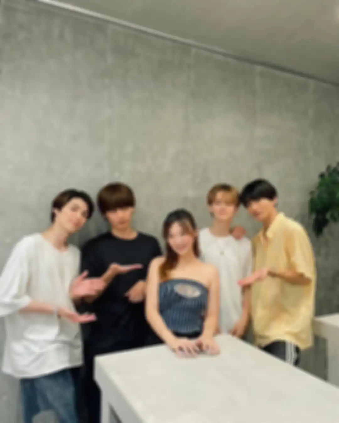 Livy dengan artis A-LIGHT