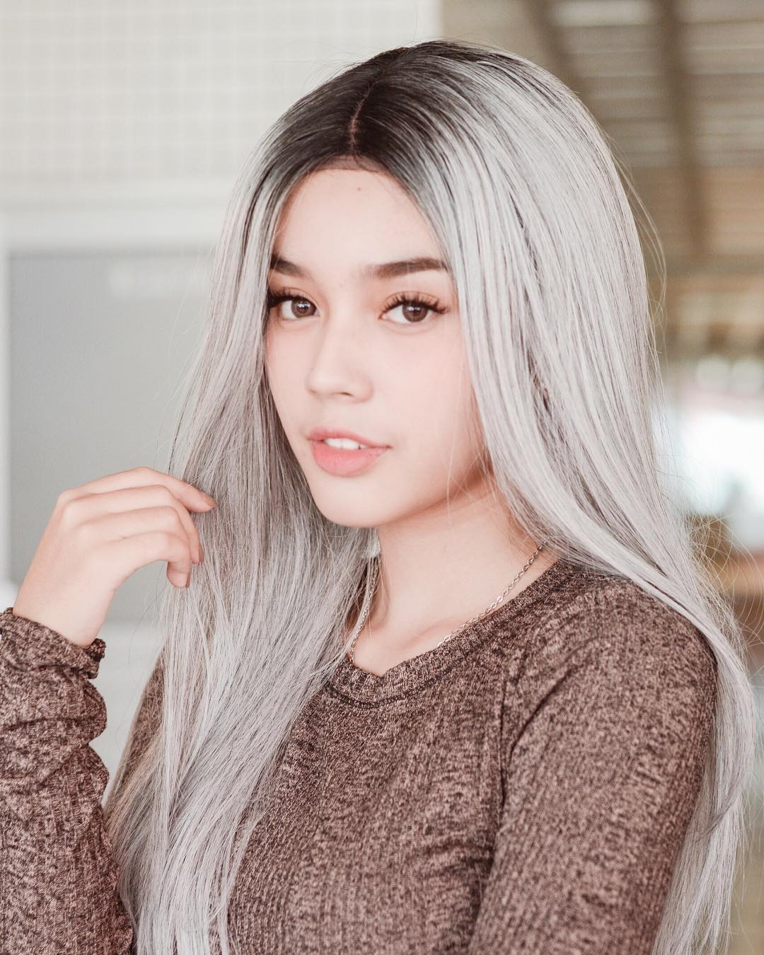 Warna rambut ash silver Fay Nabila