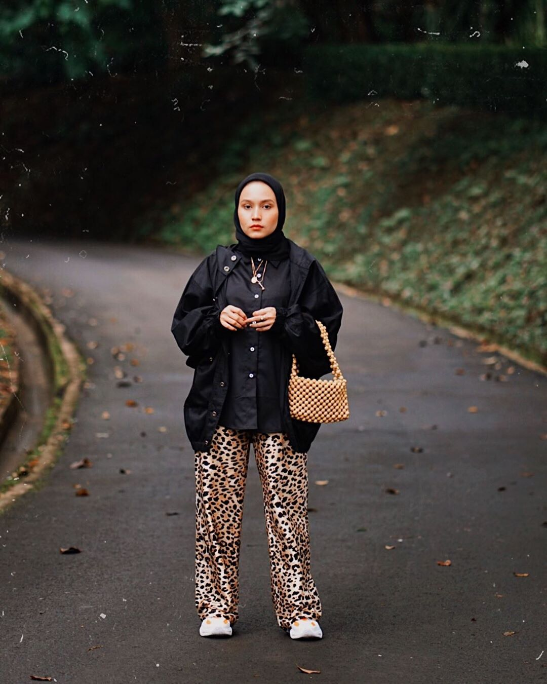 OOTD dengan celana motif leopard ala selebgram hijab