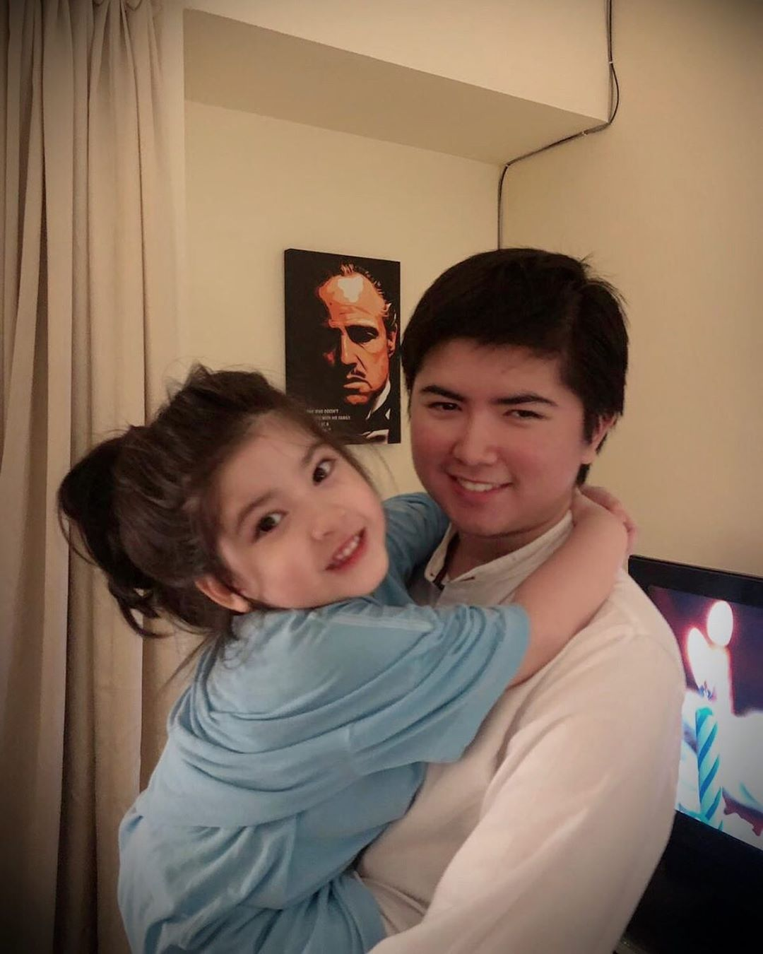Kedekatan anak Olla Ramlan, Sean Mikael dengan adik sambungnya, Alessa.