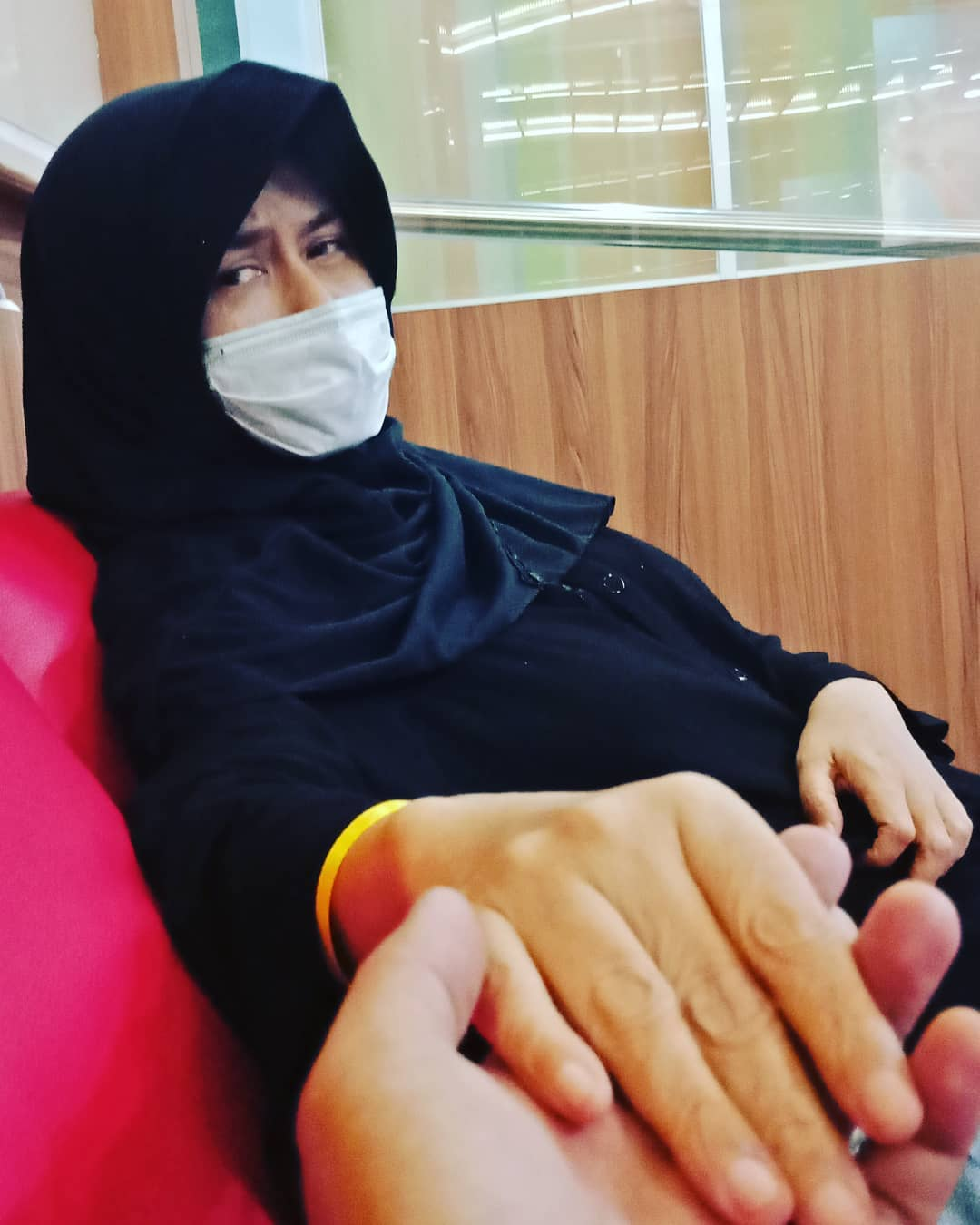Aktris Ria Irawan (50) dikabarkan kembali dilarikan ke Instalasi Gawat Darurat (IGD) di Rumah Sakit Cipto Mangunkusumo Jakarta pada Senin (18/11/2019)