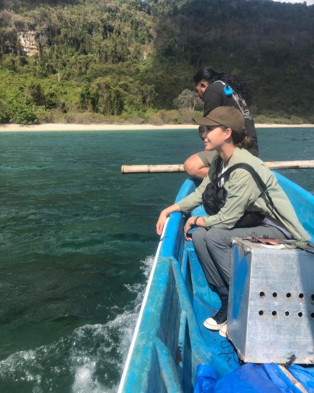 Artis cantik Manohara Odelia Pinot sudah pindah agama usai cerai dari Pangeran Malaysia. Dia kini sibuk keluar masuk hutan demi satwa liar. 