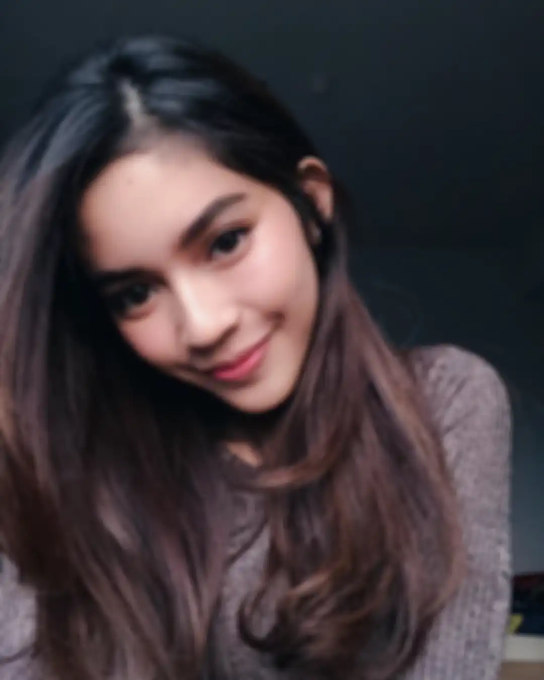 Fay Nabila terlihat cute dengan warna rambut dark brown