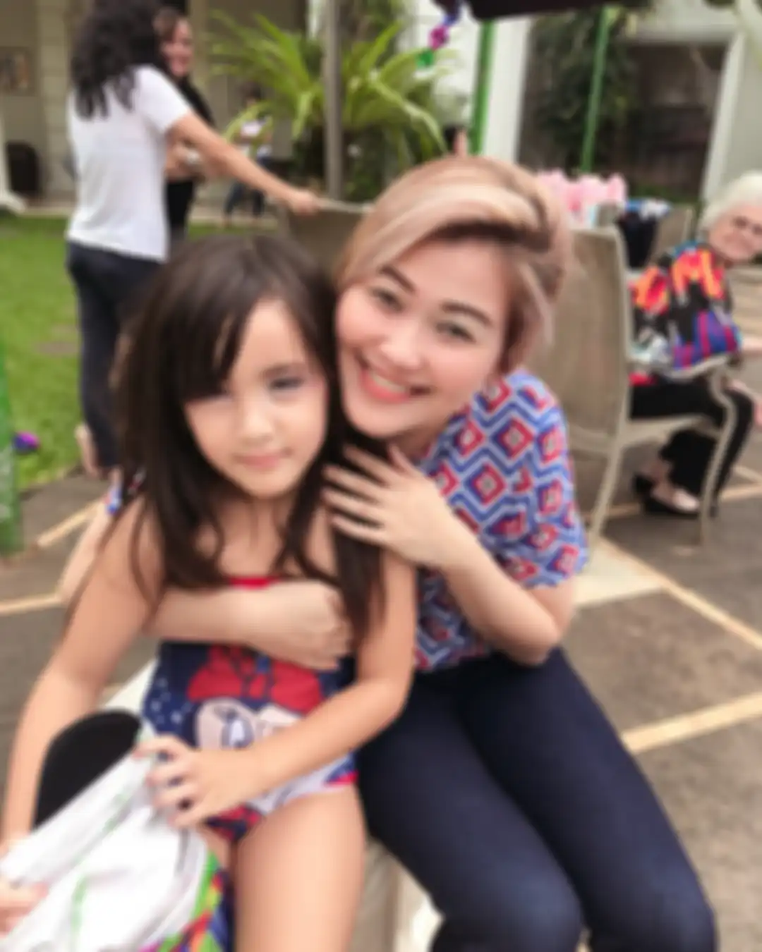 Talitha Elizabeth Nugroho, Kakak Kandung Nia Ramadhani yang Selalu Kompak dengan Sang Adik