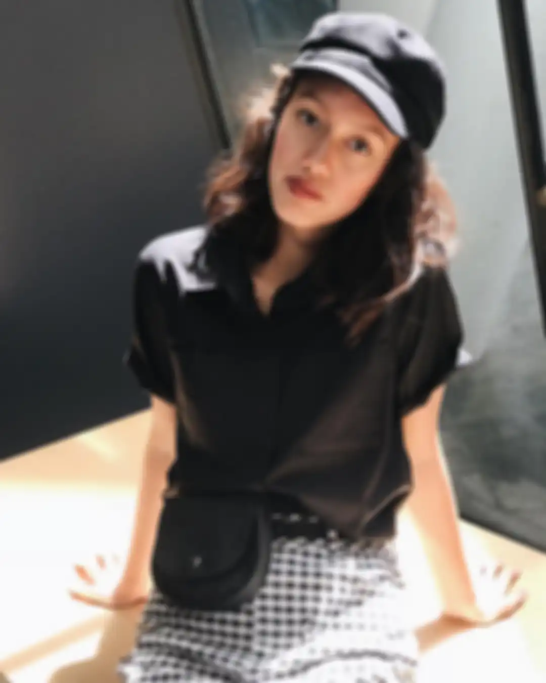 Tampil kece dengan waist bag ala Nabila Sudiro