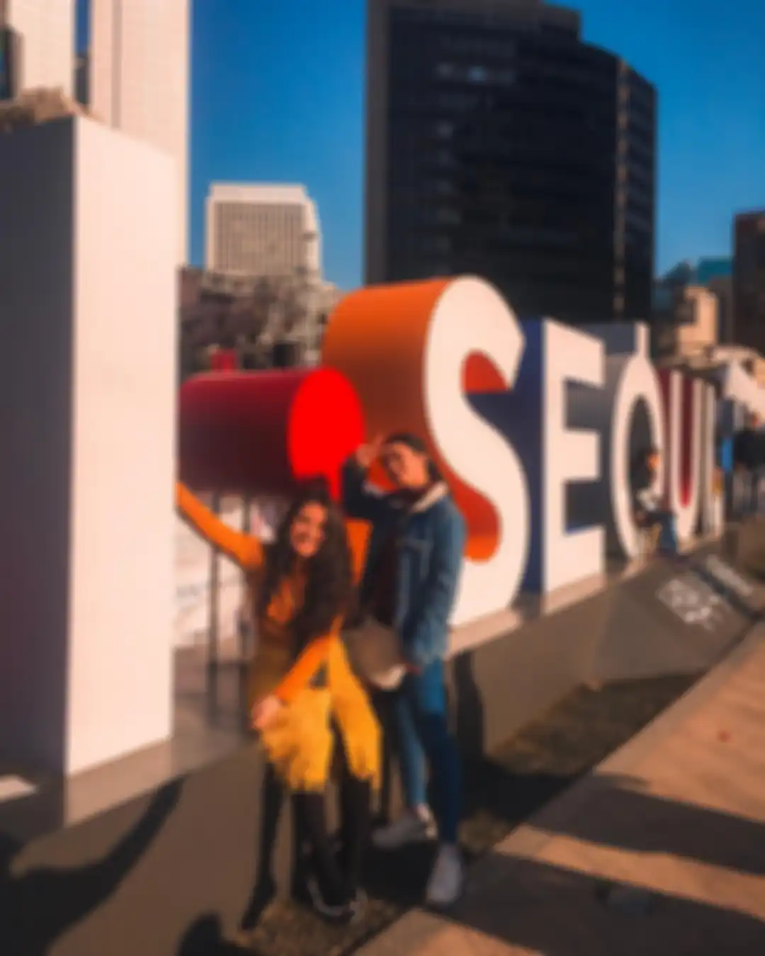 Fashion Marsha Aruan dan Dea Annisa di Korea