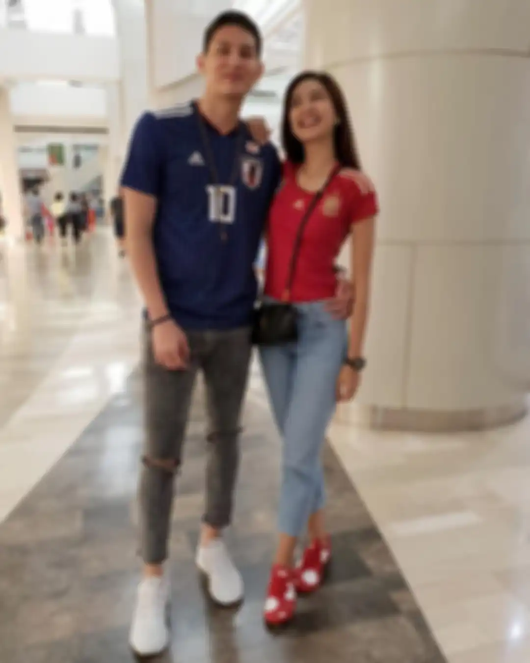 Mikha Tambayong & Daniel Wenas kompak kenakan sneakers saat ngedate