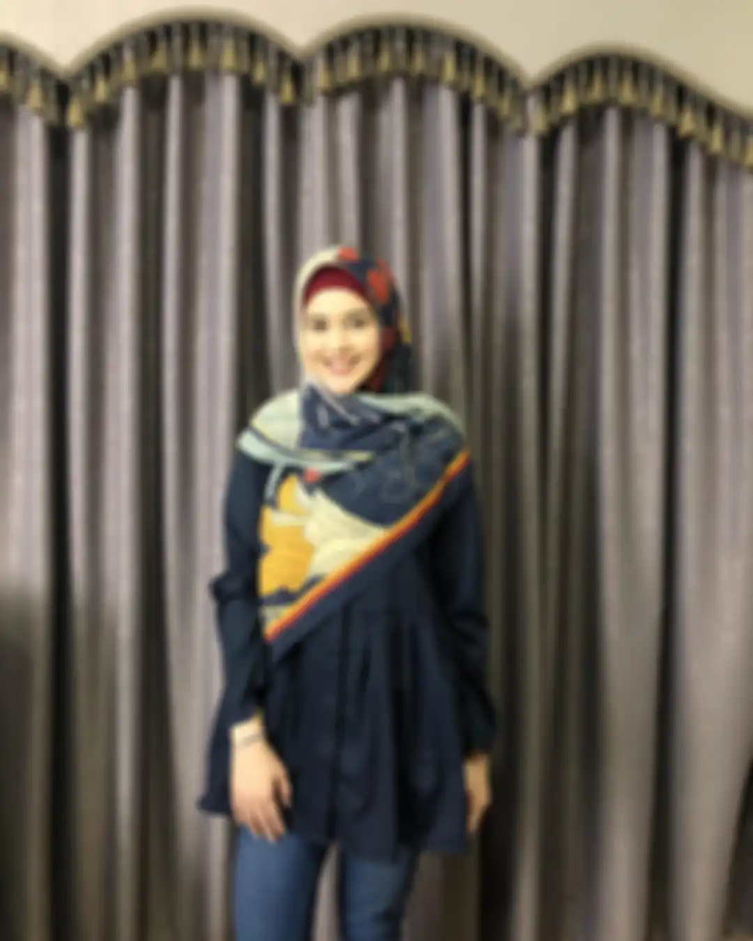 Fashion hijab ala Cut Meyriska