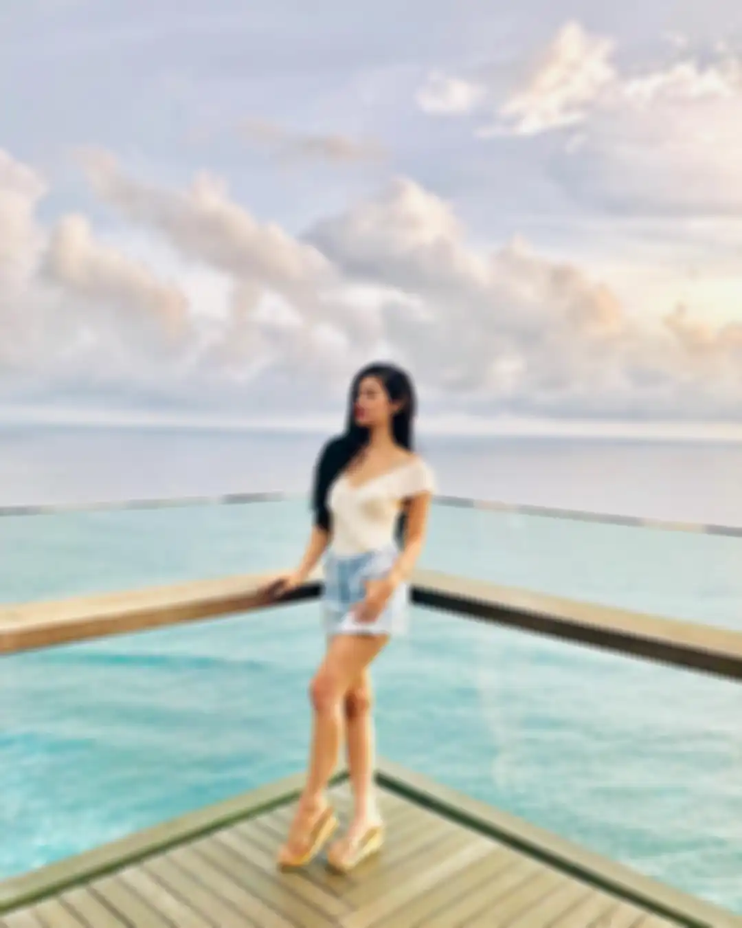 Namanya Tercatut Kasus Prostitusi Online, Ini 5 Potret Seksi Della, Adik Mendiang Julia Perez!