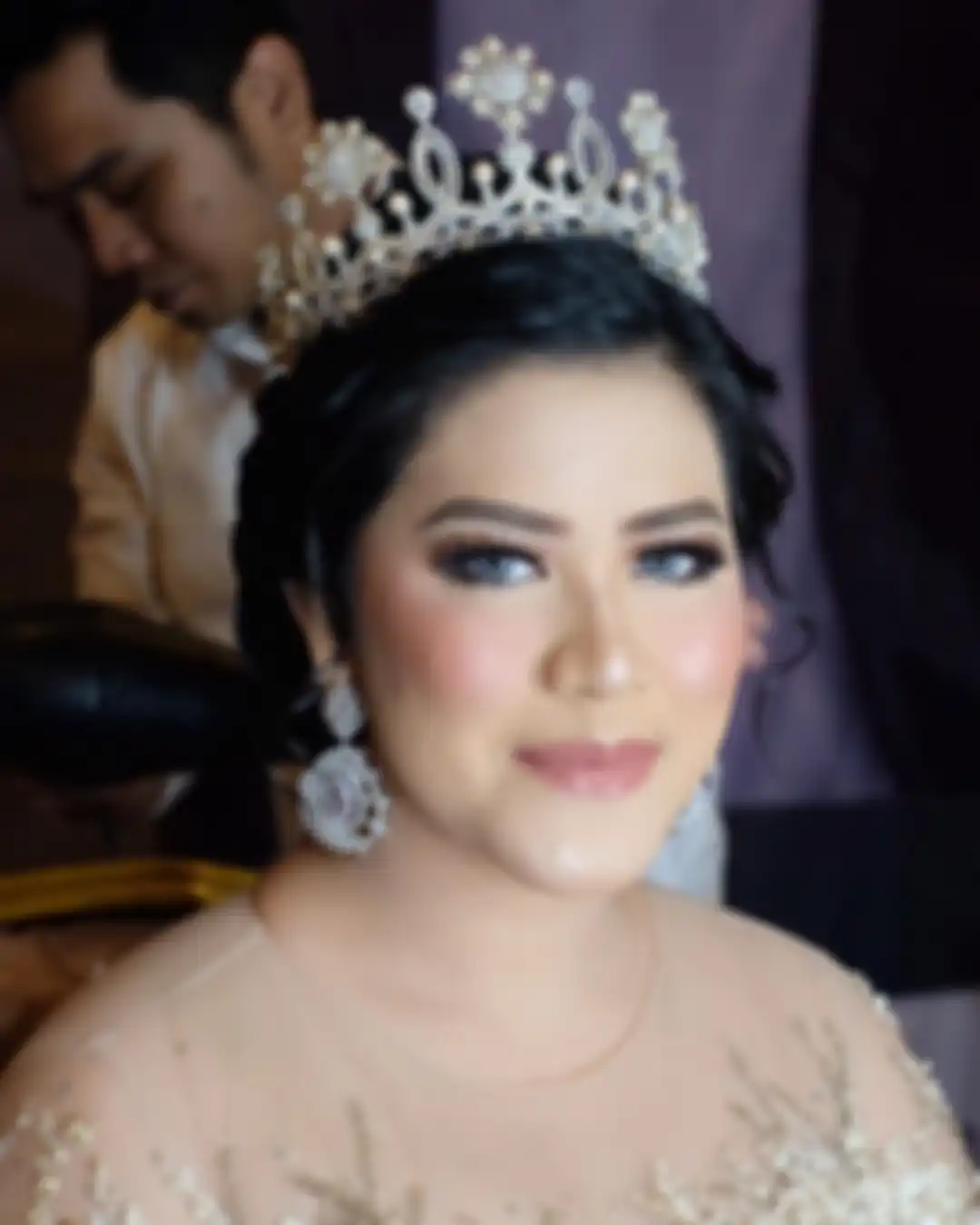 Riasan overdrawn lips Kahiyang Ayu saat menjadi model di workshop Bennu Sorumba