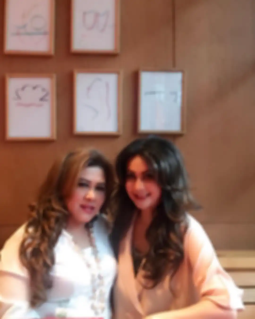 Diana Pungky dan Yuvita Supit