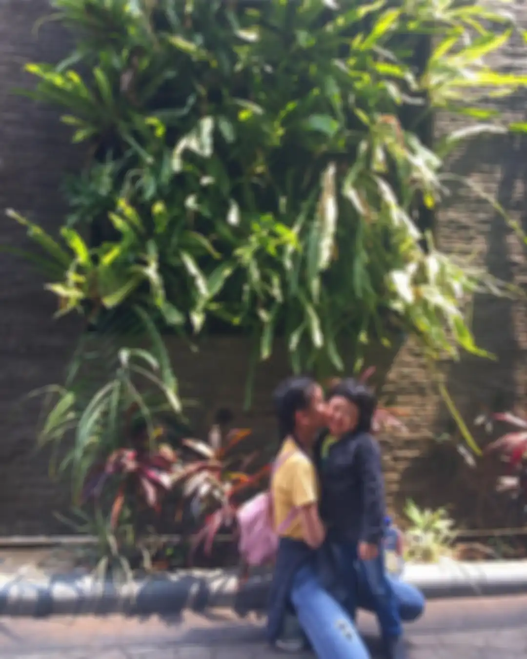Leya & adik sambungnya, Kabay Anaking Maryadi