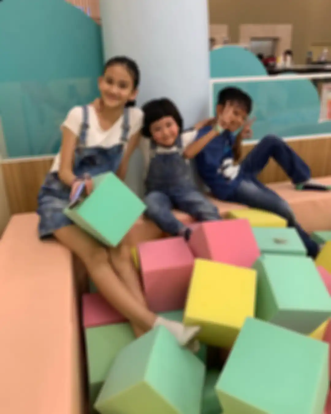 Leya & adik sambungnya, Kabay Anaking Maryadi