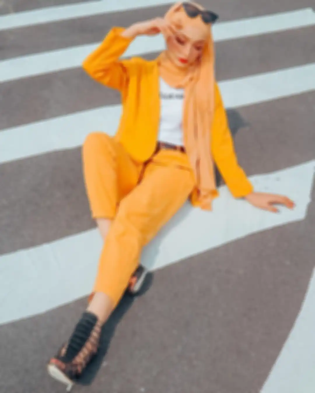 Fashion formal dengan blazer ala Ayunie Harris