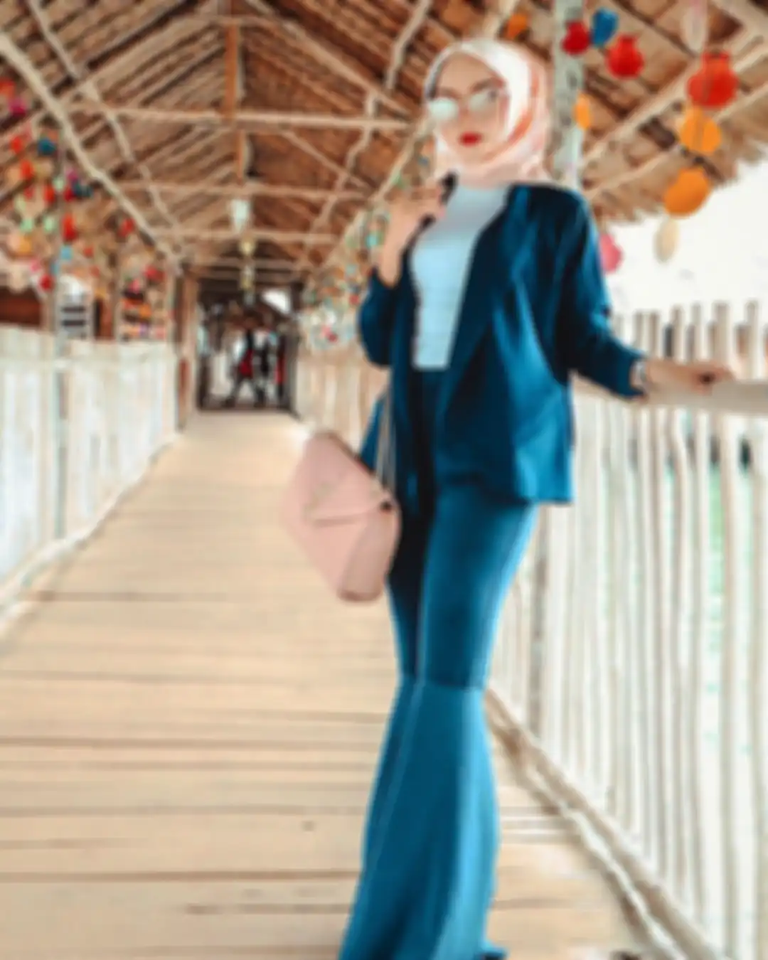 Fashion formal dengan blazer ala Ayunie Harris