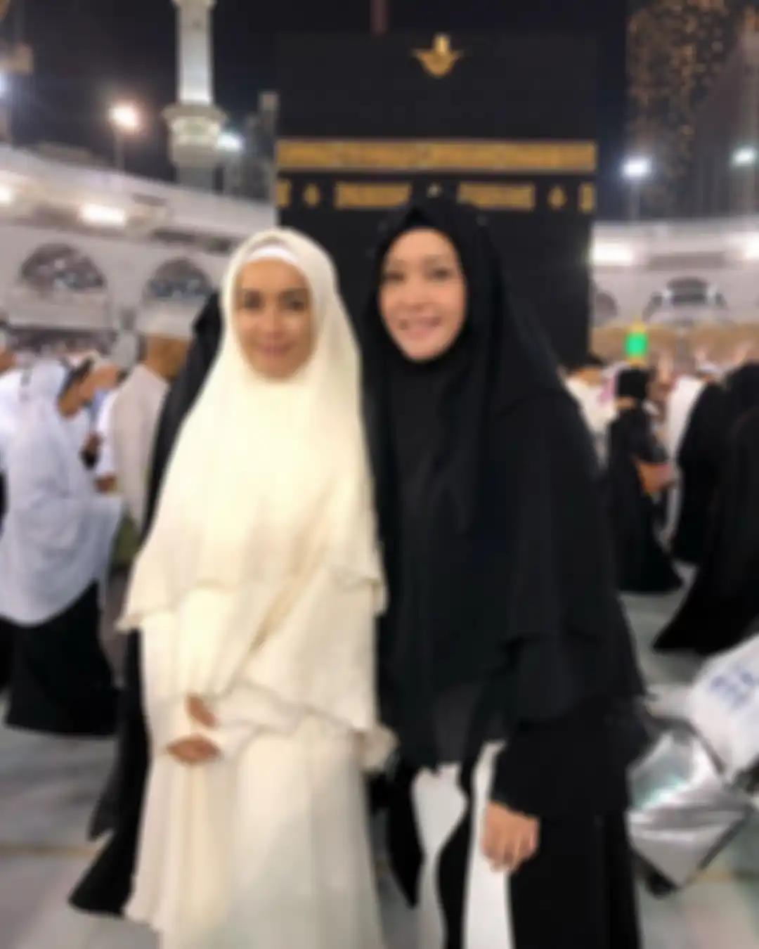 Maia Estianty bersama Gaby Bakrie
