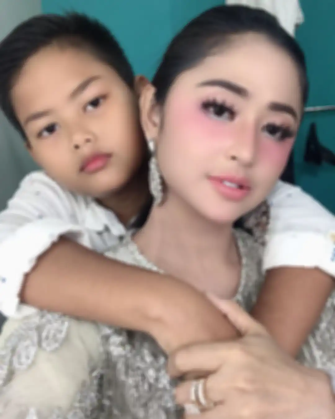Dewi Perssik & anak sambungnya, Felice Gabriel