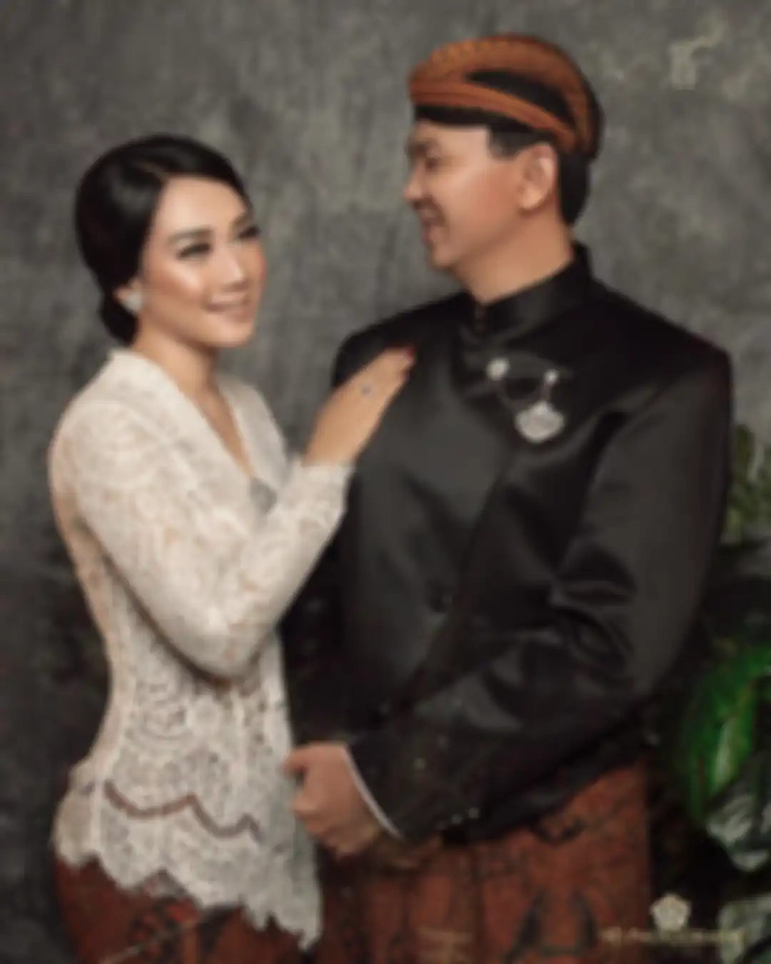 Foto pernikahan Puput Nastiti Devi dan Basuki Tjahaja Purnama alias Ahok