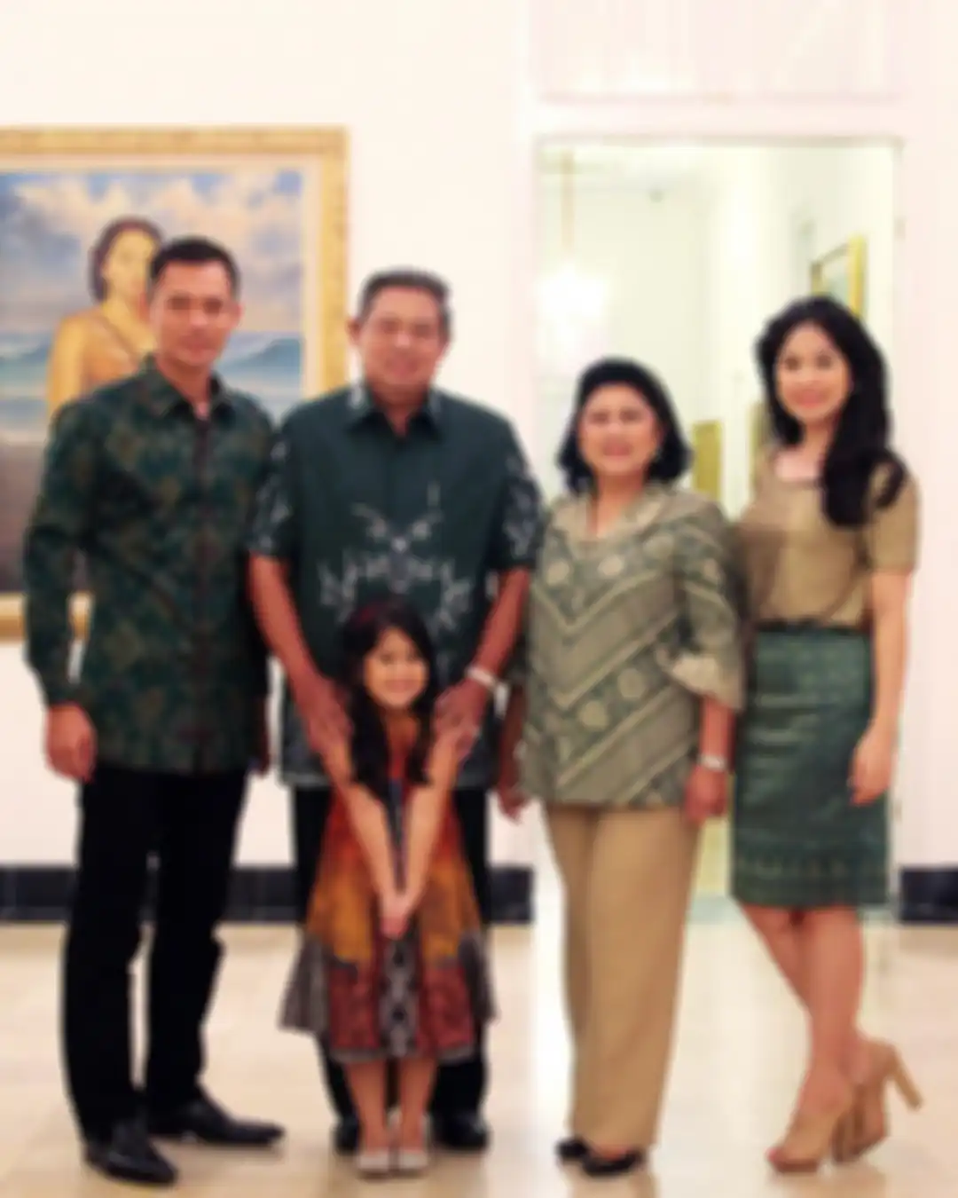 Annisa Pohan kembali posting foto lawas bersama AHY, SBY, dan mendiang Ani Yudhoyono