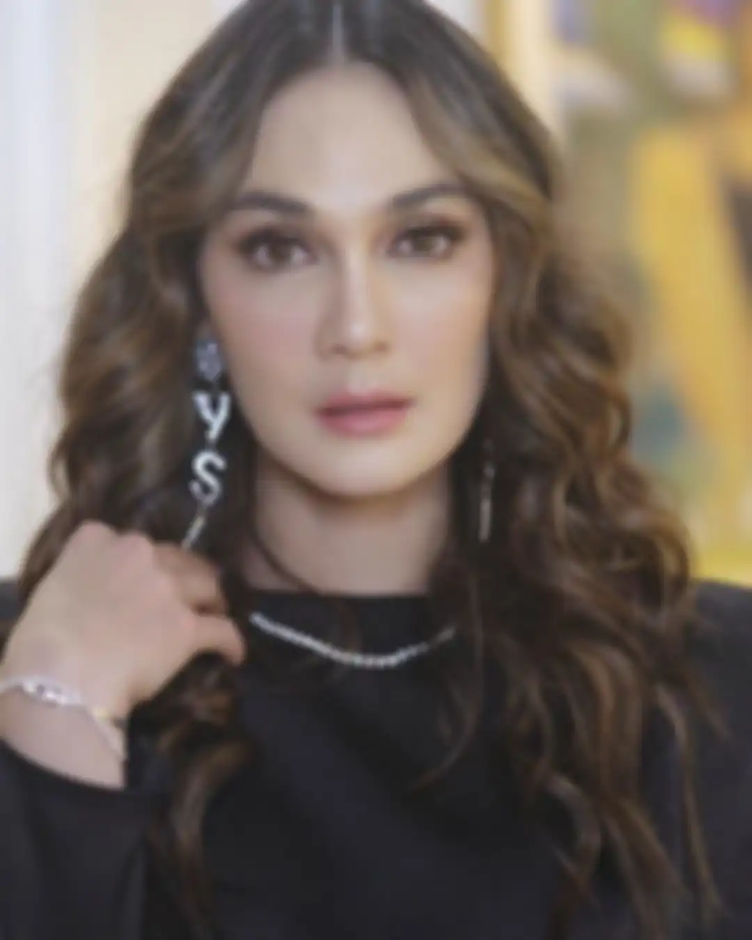 Luna Maya kenakan kalung seharga lebih dari 1 milyar, punya sendiri atau endorse?