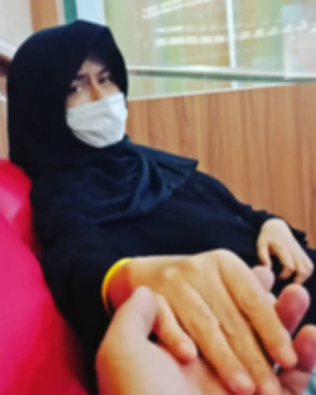 Aktris Ria Irawan (50) dikabarkan kembali dilarikan ke Instalasi Gawat Darurat (IGD) di Rumah Sakit Cipto Mangunkusumo Jakarta pada Senin (18/11/2019)