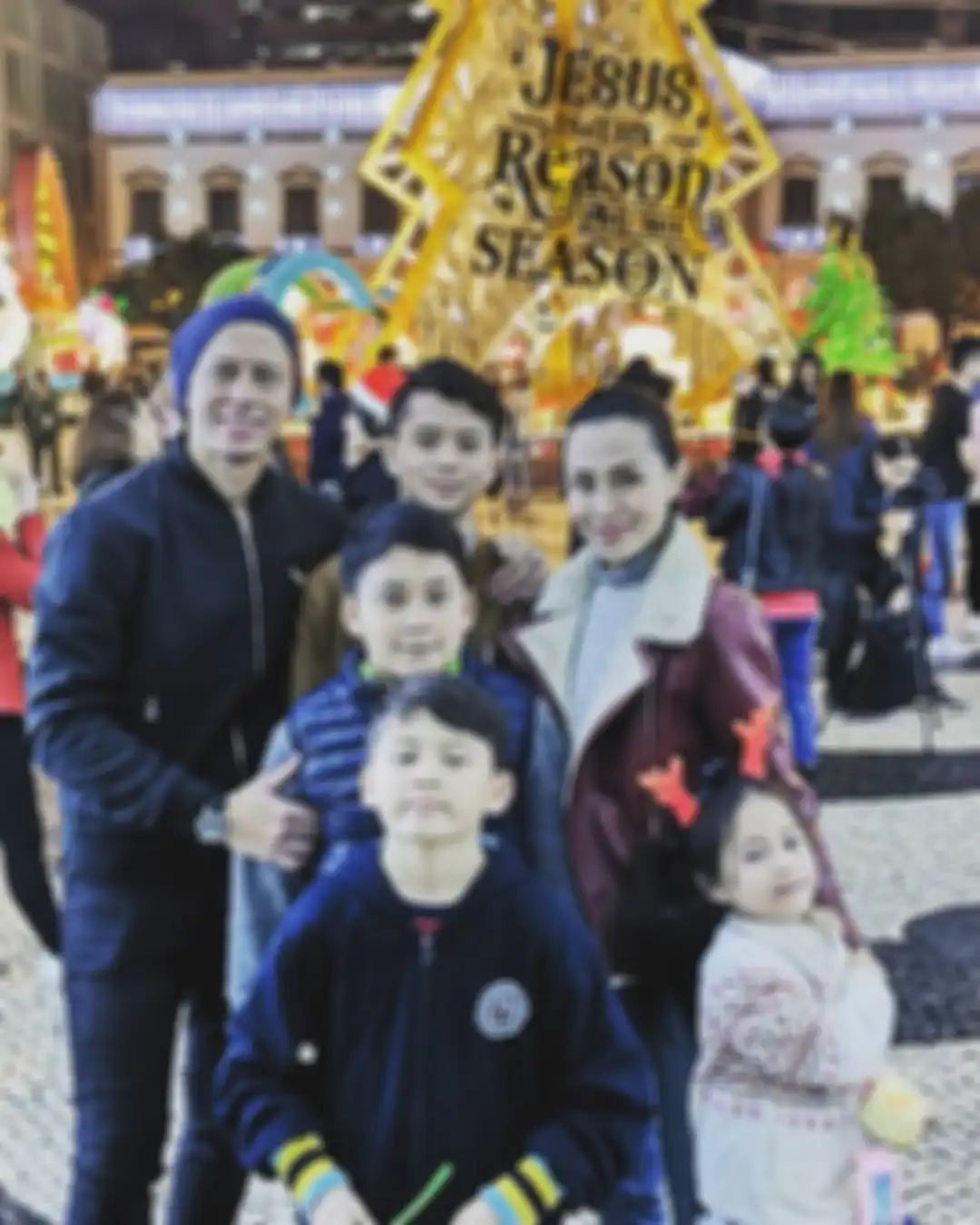 Pierre Roland bersama istri dan anak-anaknya
