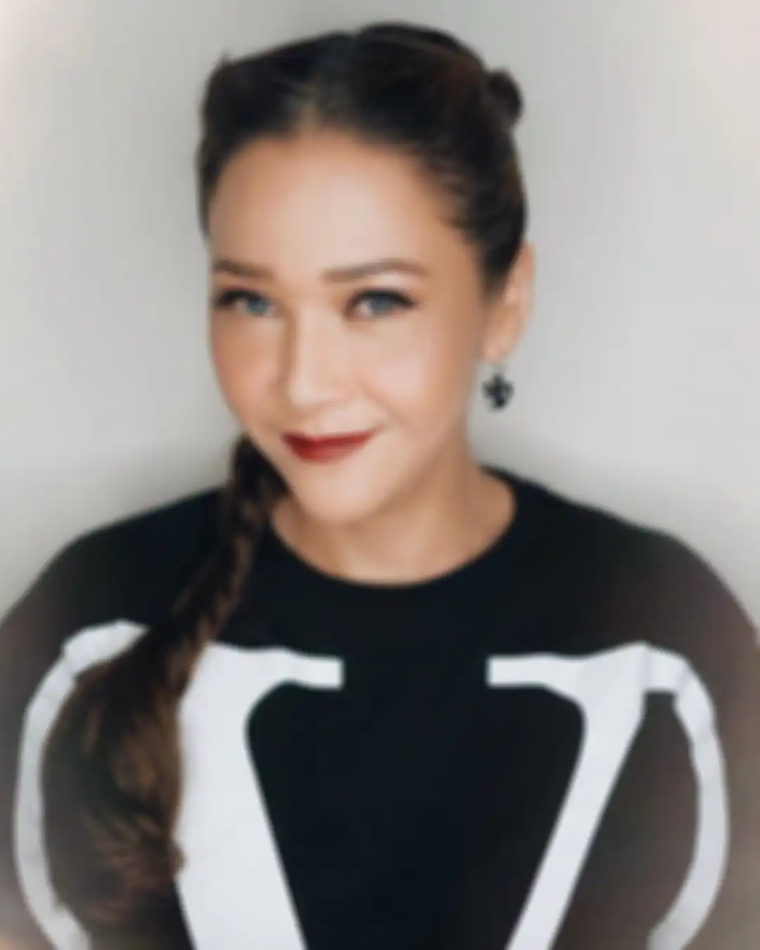 Tampilan Maia Estianty saat jadi Juri Indonesian Idol