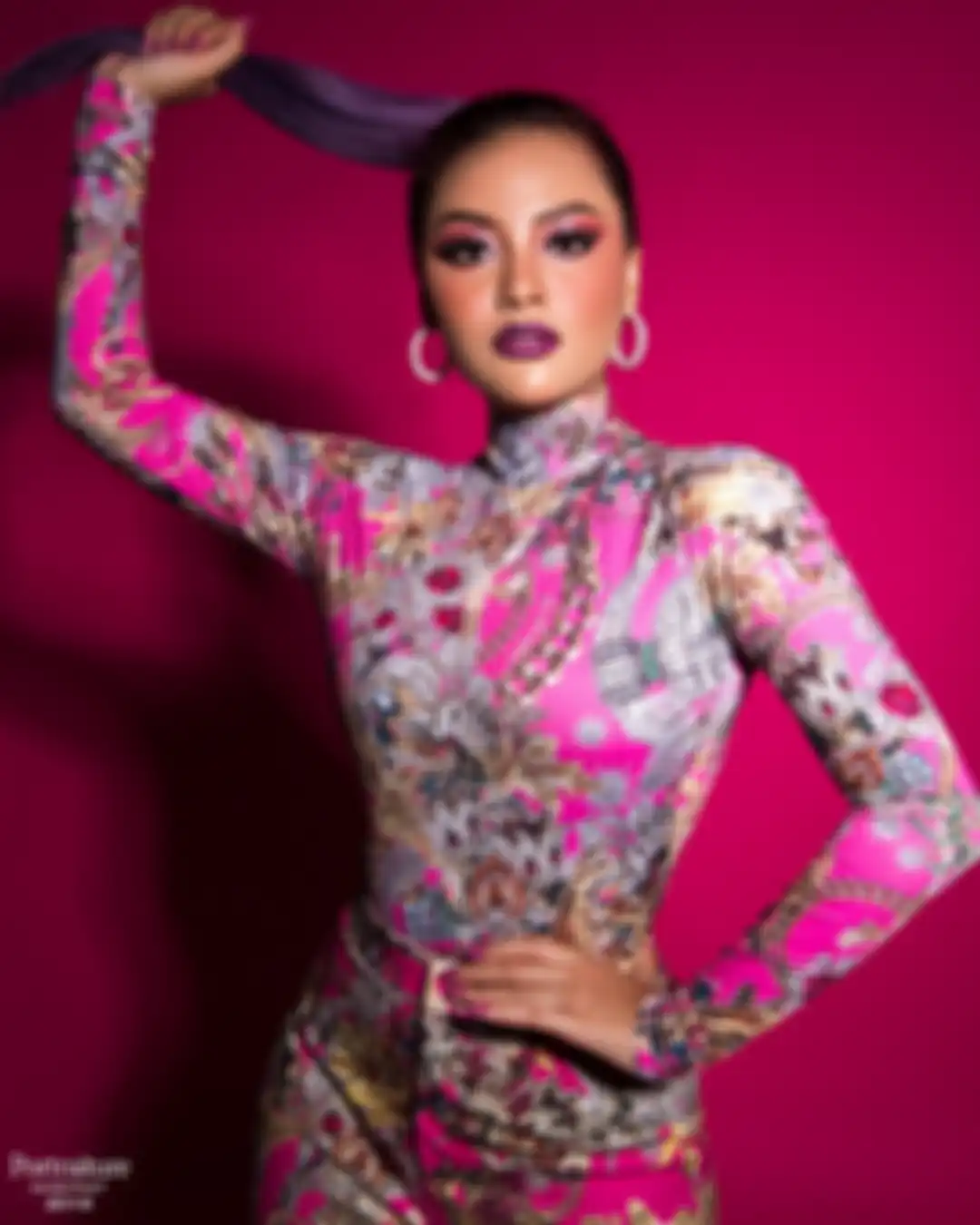 Penampilan seksi memikat Aurel Hermansyah dengan tampilan bold saat pemotretan bersama fotografer Rio Motret