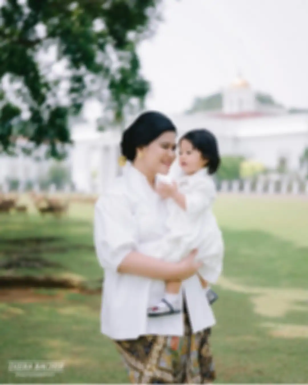 Tampilan anggun Iriana Jokowi, Kahiyang Ayu dan Selvi Ananda saat rayakan Hari Ibu