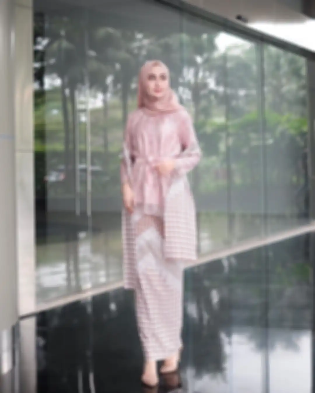 Kebaya hijab dan kain batik