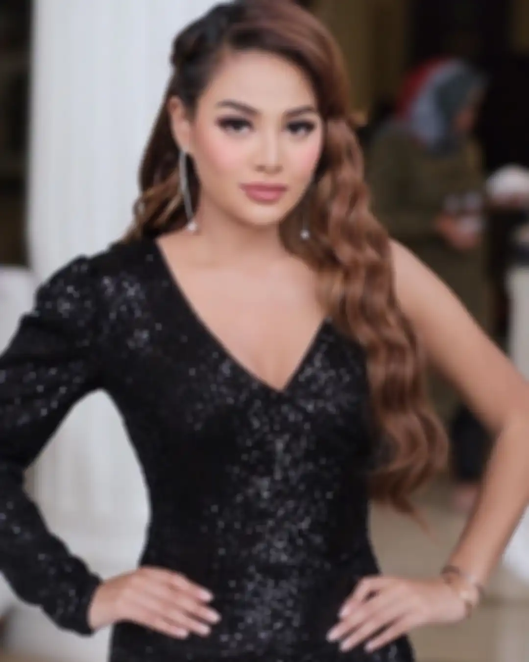 Gaya rambut dan makeup Aurel Hermansyah