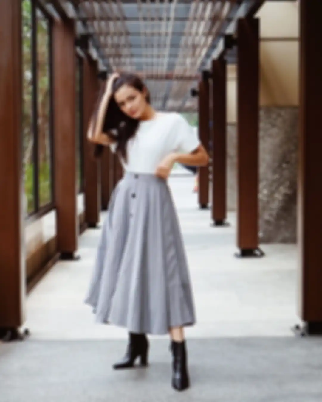 Inspirasi outfit buat tampil kece dengan pointed toe ankle boots ala Amanda Rawles