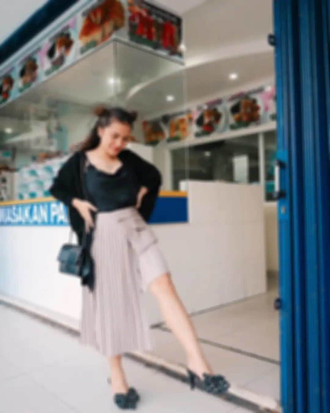 Gaya dengan outer ala Marsha Aruan