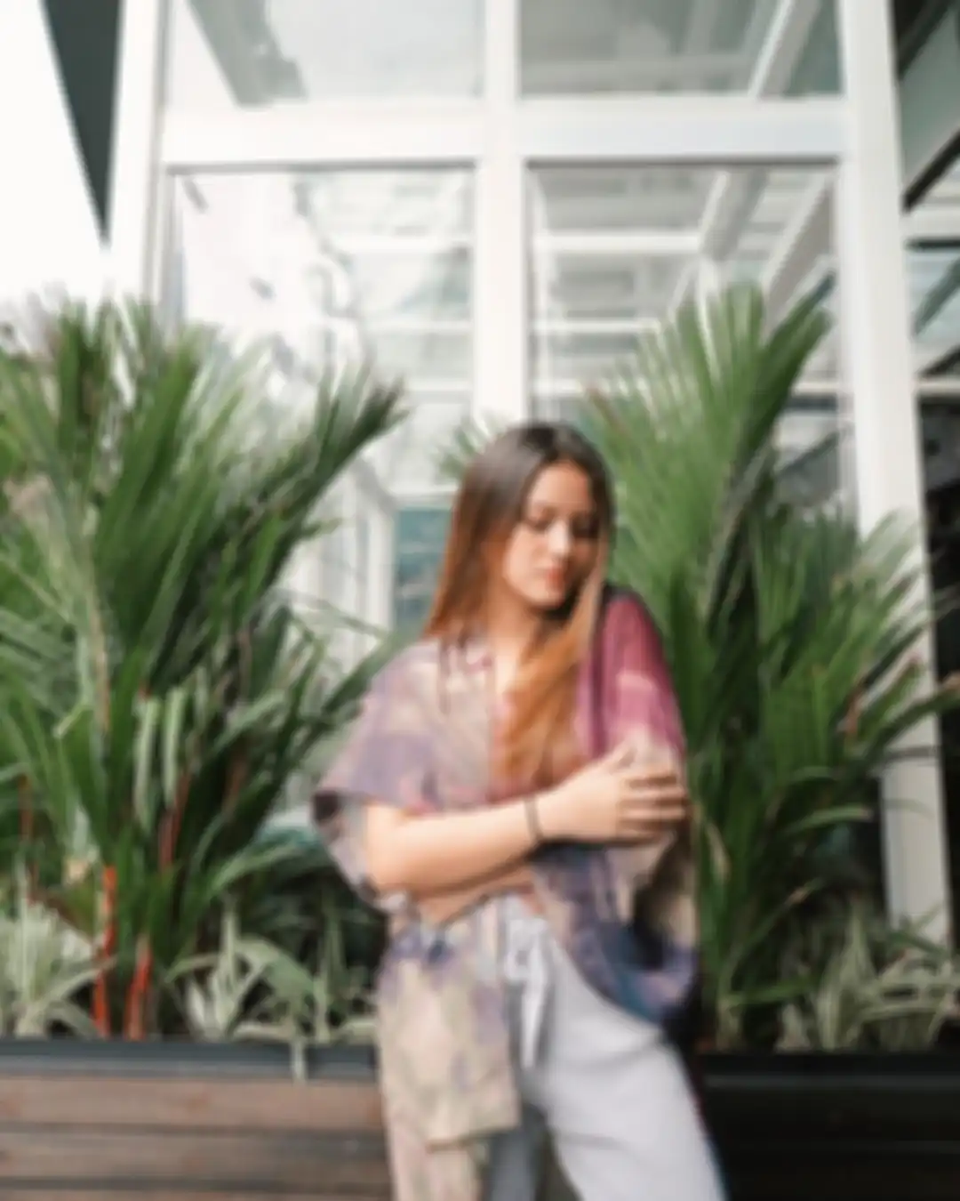Gaya dengan outer ala Marsha Aruan