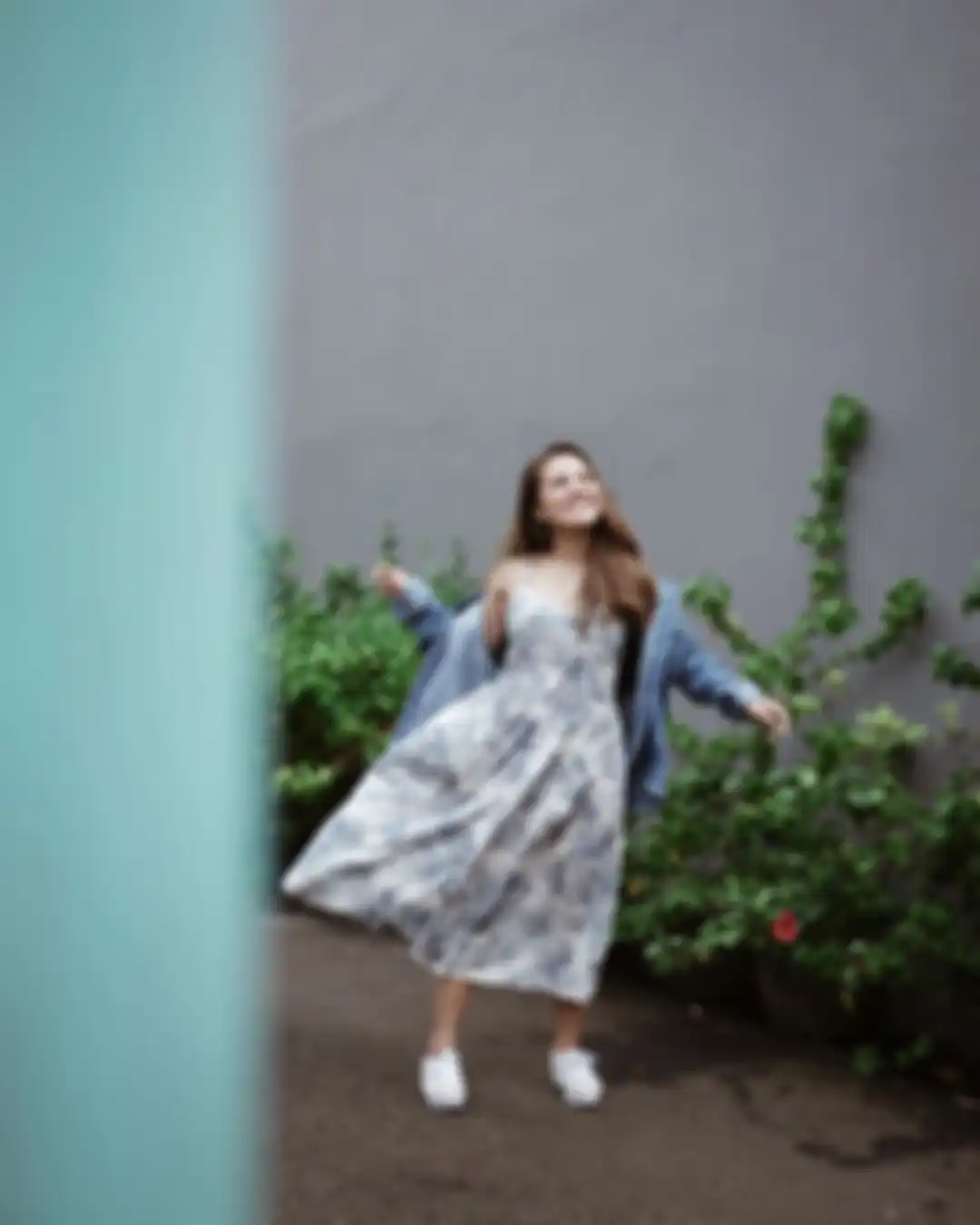 Gaya dengan outer ala Marsha Aruan