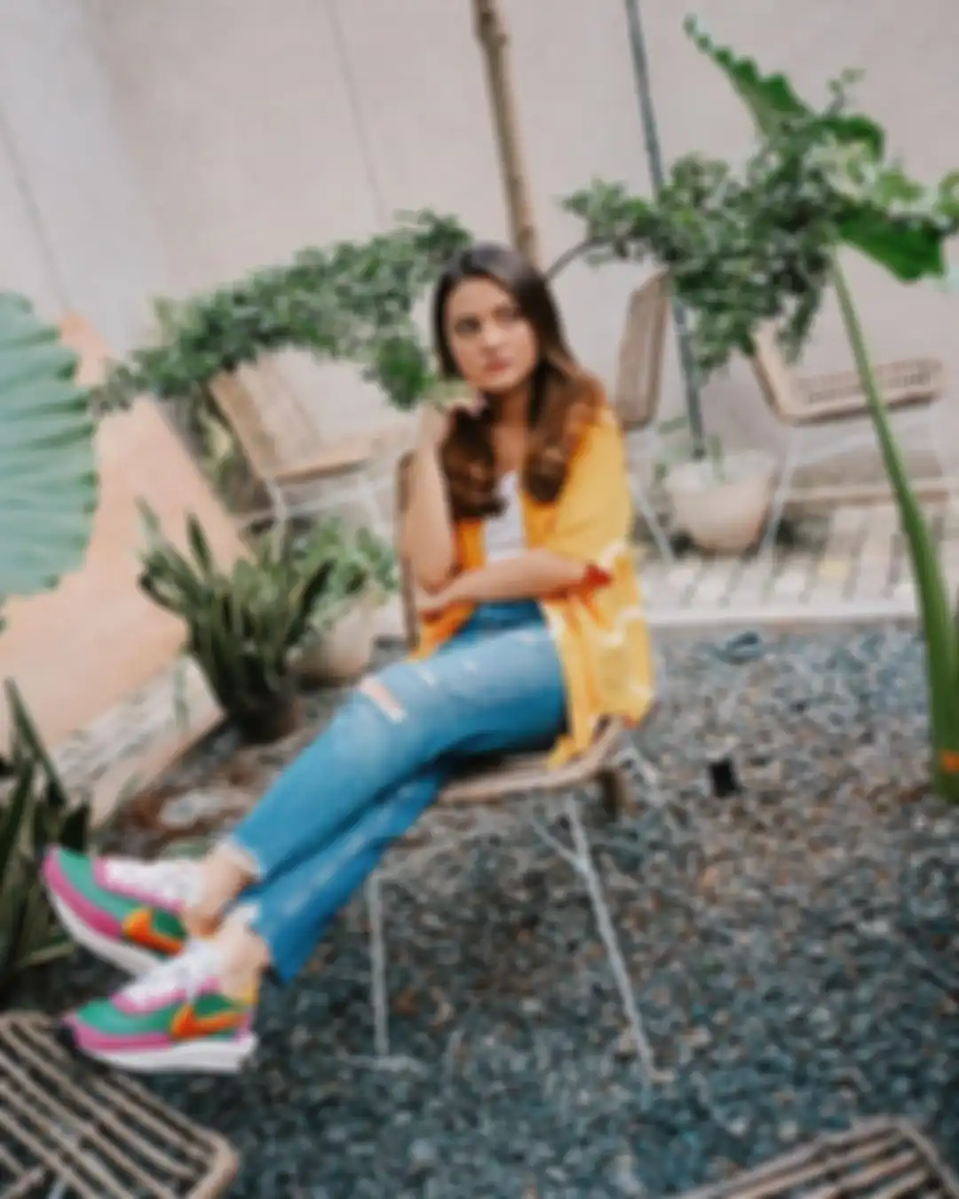 Gaya dengan outer ala Marsha Aruan