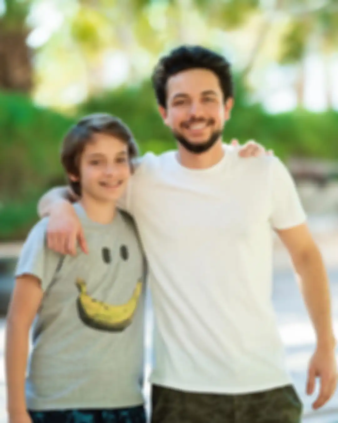Pangeran Hussein bersama adiknya, pangeran Hashem