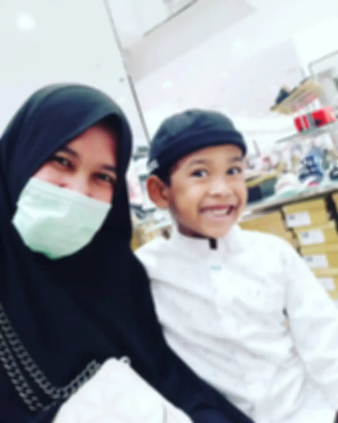 Mellya Juniarti, mantan istri Ustaz Abdul Somad
