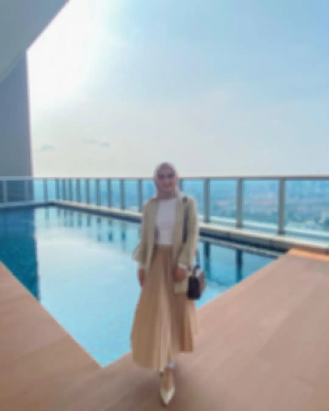Inspirasi outer stylish ala Melody Laksani
