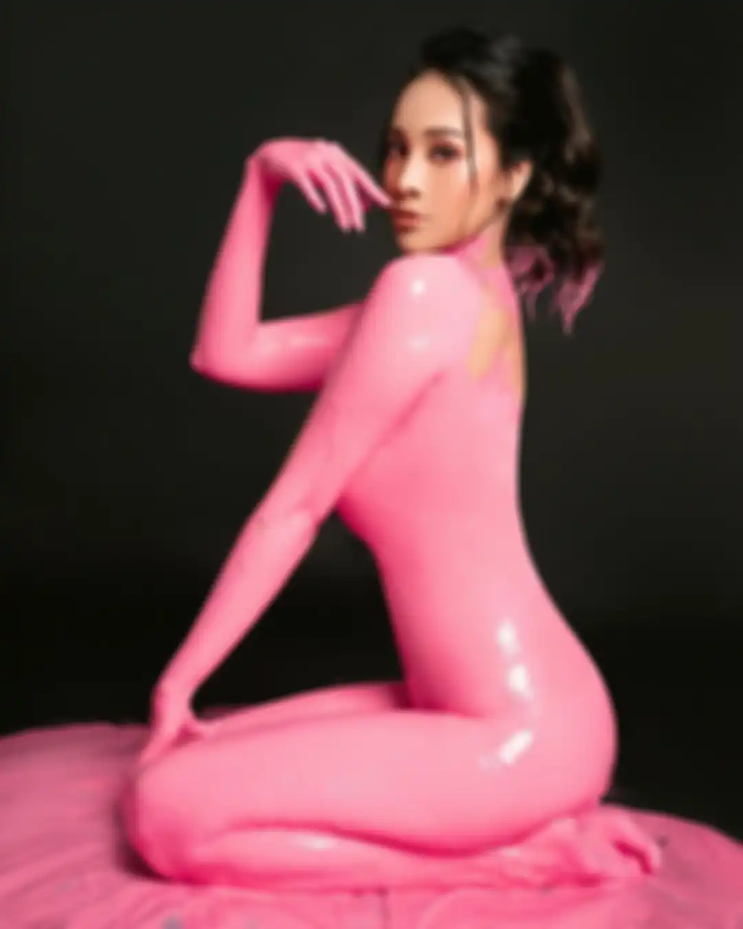 Pose menantang Anya Geraldine