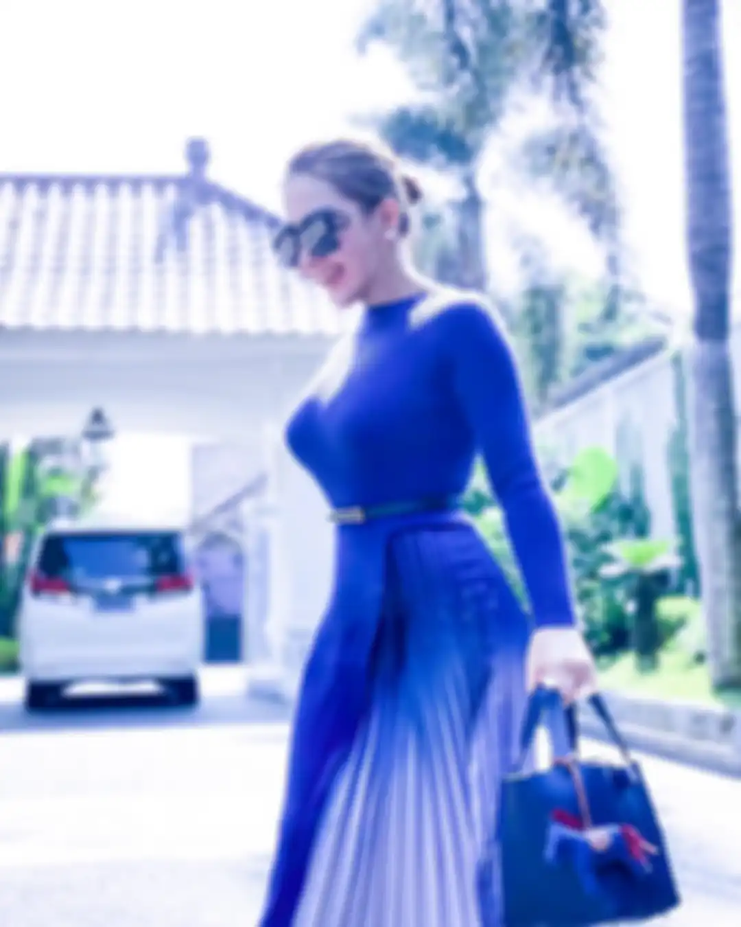 Penampilan seksi dan elegan Syahrini kenkana baju super ketat yang mencuri perhatian
